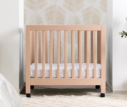 Mini Crib vs Crib: Choosing the Perfect Sleeping Solution for Baby