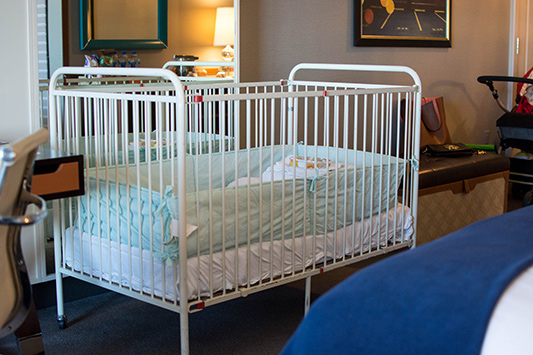Do Hotels Have Cribs? Ensuring Comfortable and Safe Stays for Baby